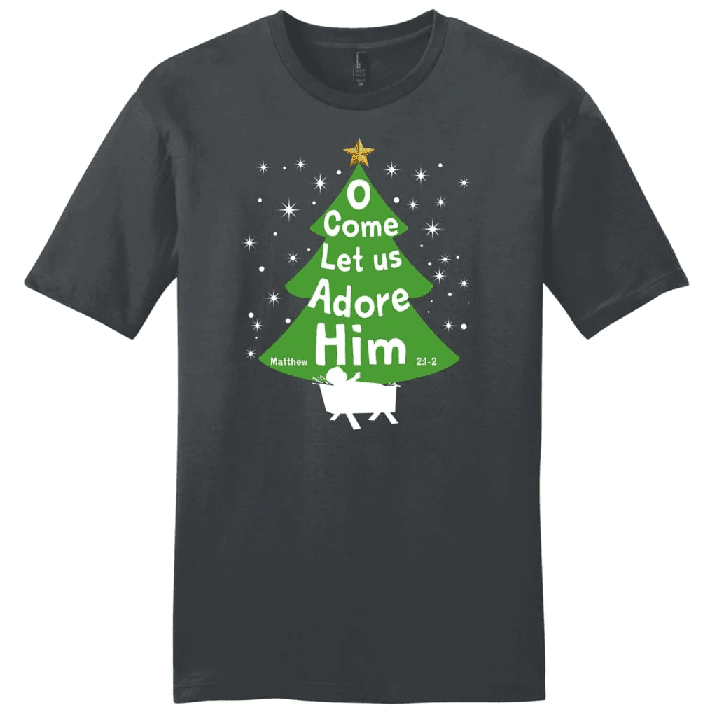 O come let us adore Him Christmas tree Men's t-shirt