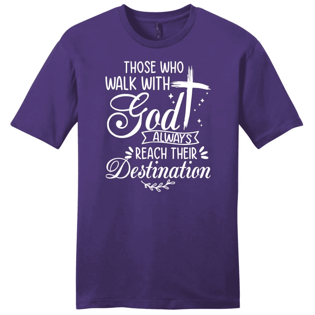 Those who walk with God always reach their destination Men's t-shirt